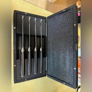 New In Case Pampered Chef Steak Knife Set!
